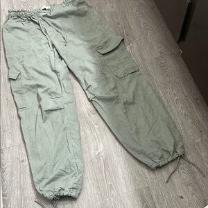 Abercrombie & Fitch Green Cargo Joggers with Relaxed Fit